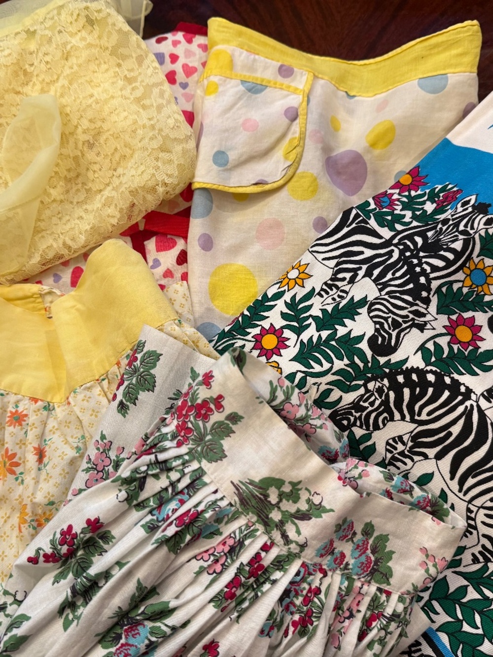 Vintage aprons lot of 6